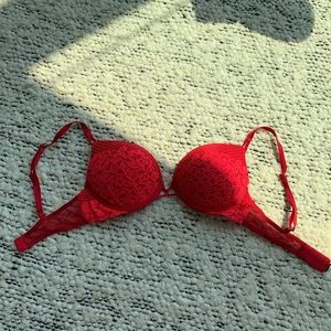 Victoria's Secret Bra Bombshells Plunge/Soutien-Gorge Plongeant